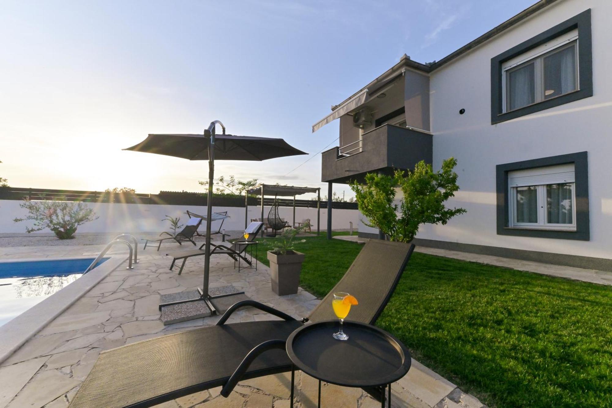 Apartment Amelie - With Pool And Sauna! Galovac  Bagian luar foto