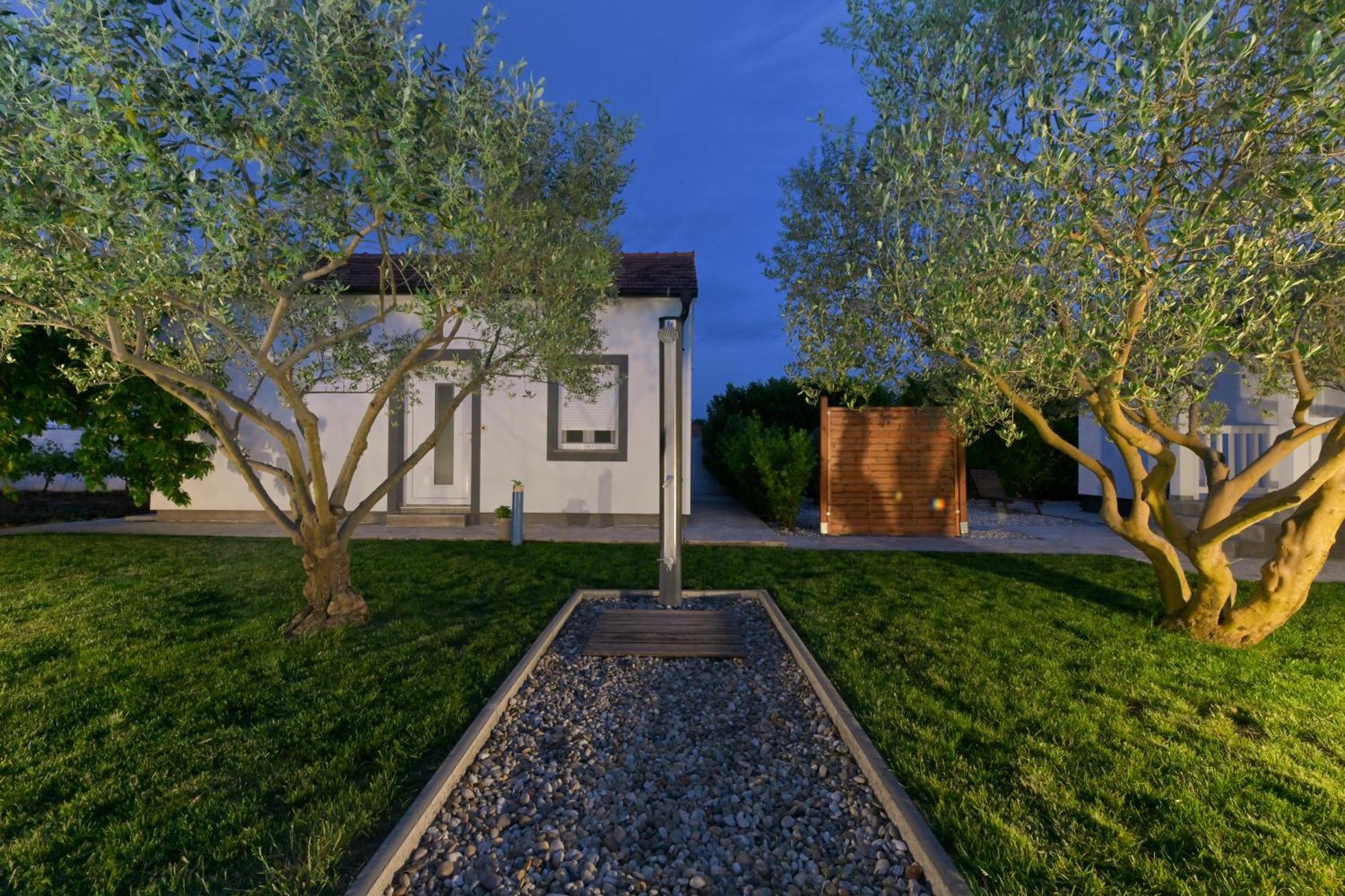 Apartment Amelie - With Pool And Sauna! Galovac  Bagian luar foto