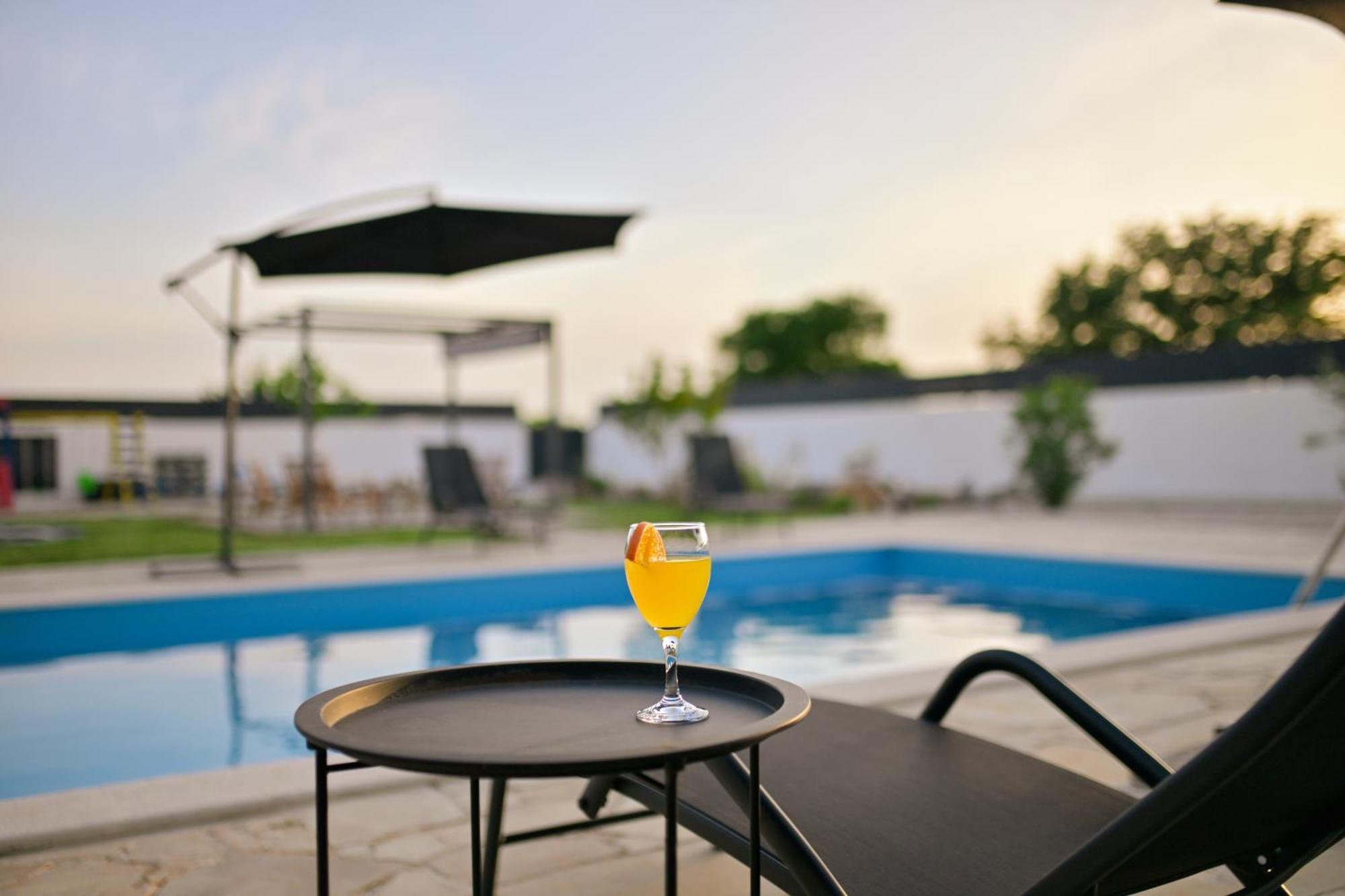 Apartment Amelie - With Pool And Sauna! Galovac  Bagian luar foto